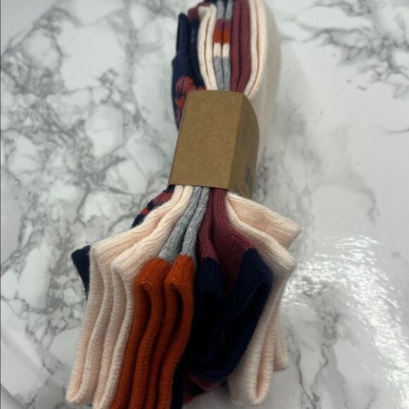 FRYE AND CO. No Show Socks 5 Pair-NEW! Size 5-10 - Picture 2 of 5